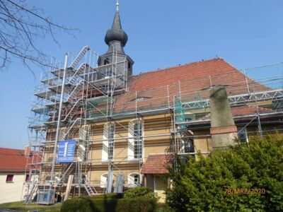 Kirche Raußlitz (Rückseite) - Dacharbeiten