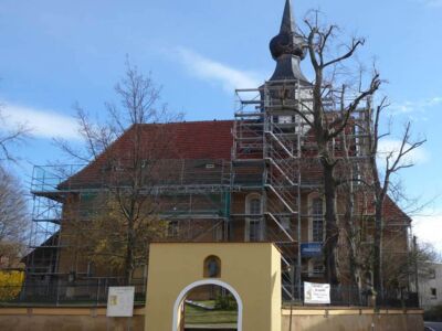 Kirche Raußlitz (Vorderseite) - Dacharbeiten